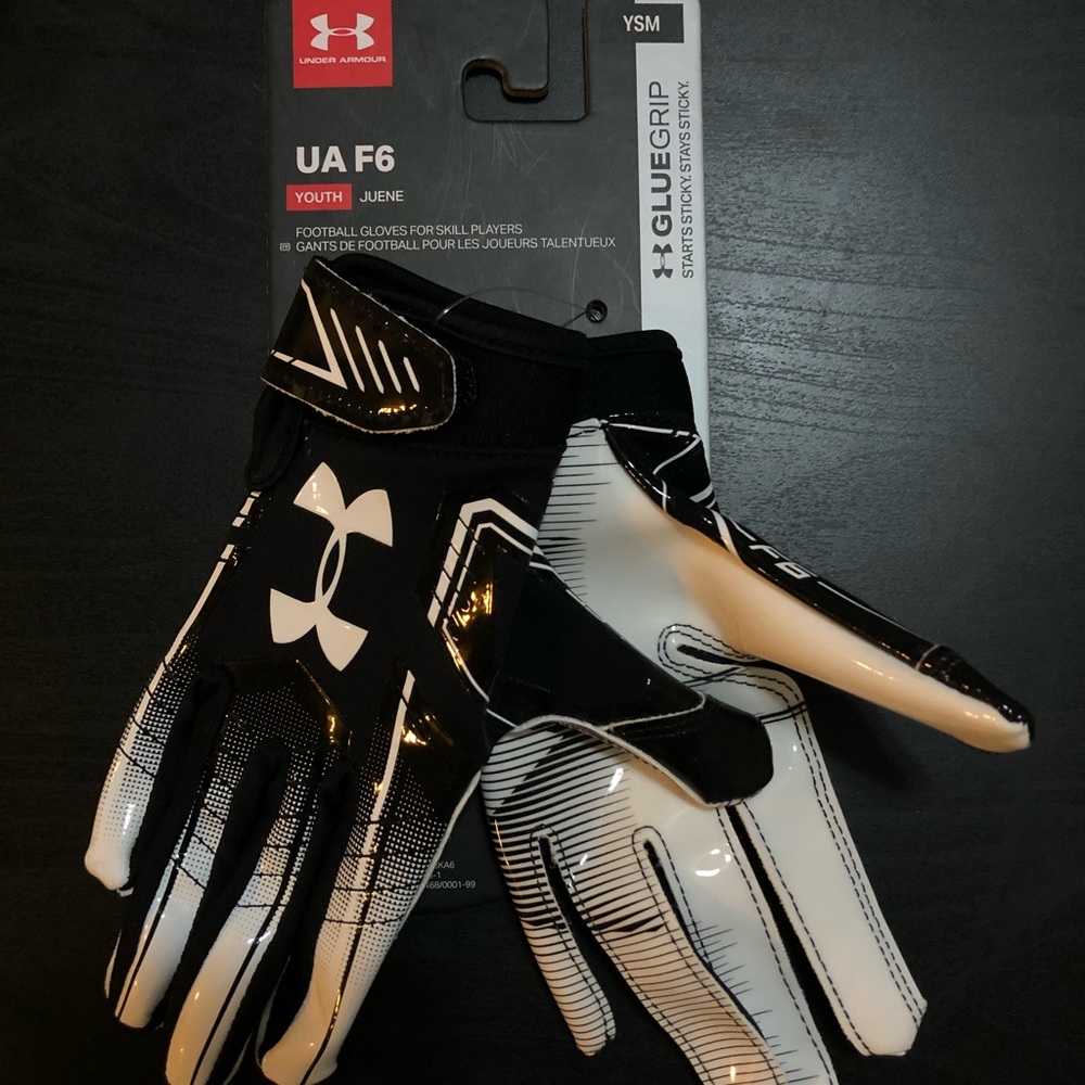 Under Armour Football Gloves (Youth)